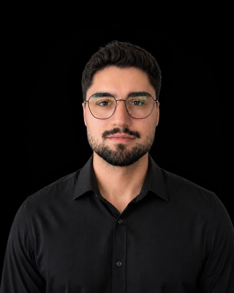 Retrato de Leonardo Brizolla, fundador da Brizolla Studio
